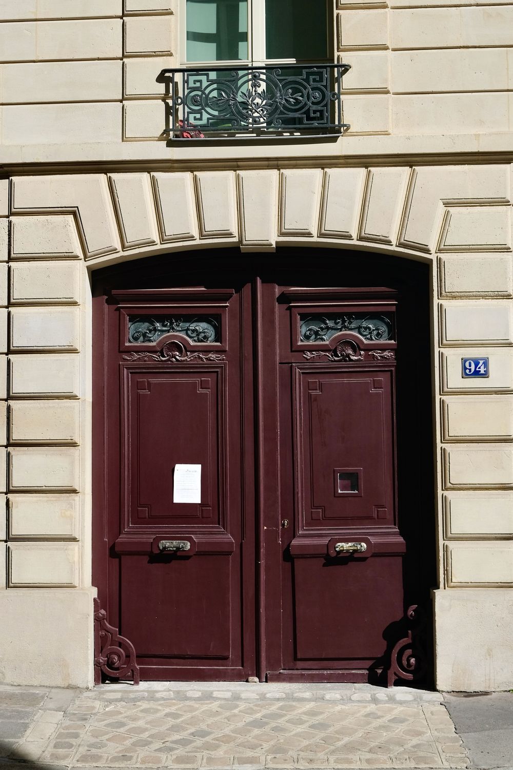 7th arrondissement burgundy door Paris_DSCF4597