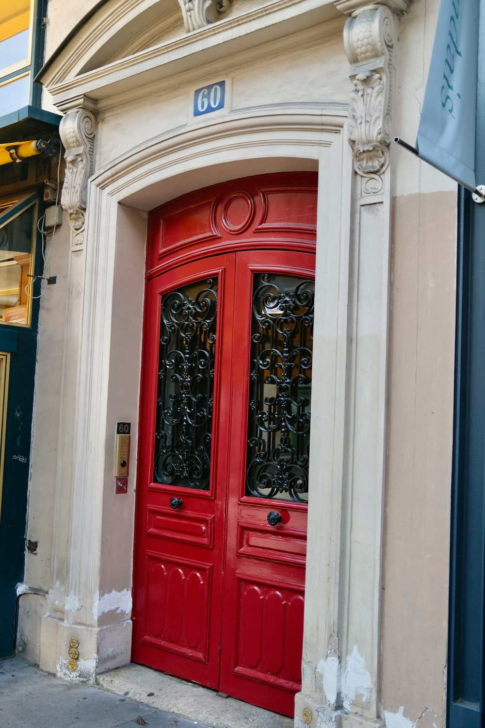 Red Beautiful Doors of Paris_DSCF4979