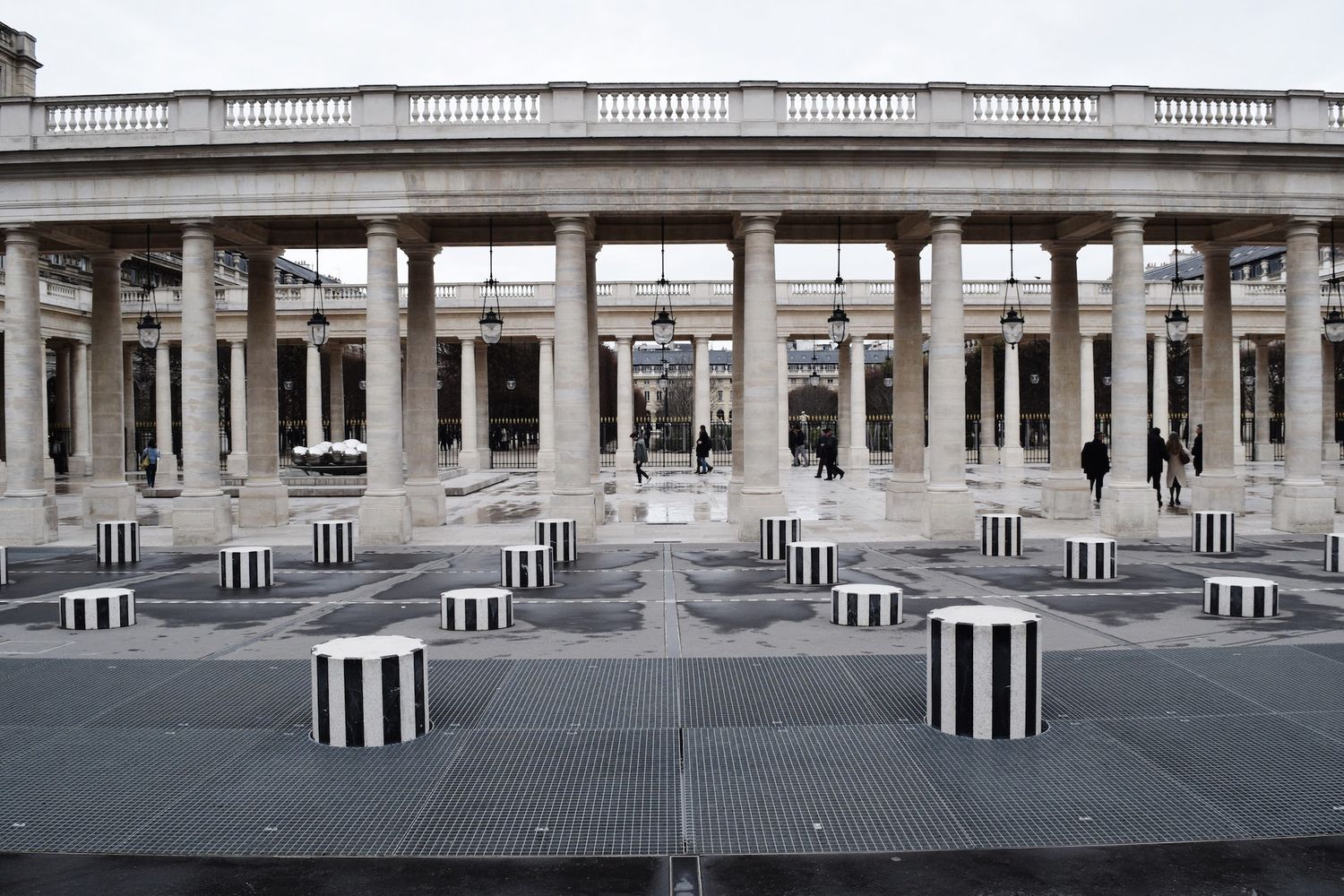 LES COLONNES DE BURENNE : PARIS'S MOST FAMOUS STRIPES — L'île Aux Fées