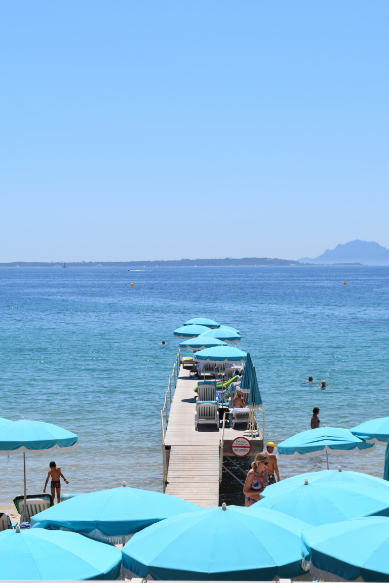 Juan-les-Pins Beach Clubs: A Place to Relax and Unwind