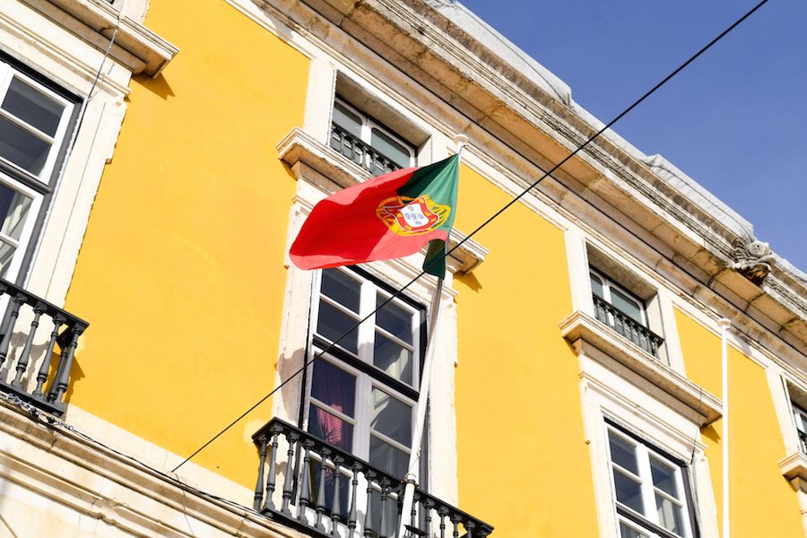 Praça do Comércio Portugese flag waving!