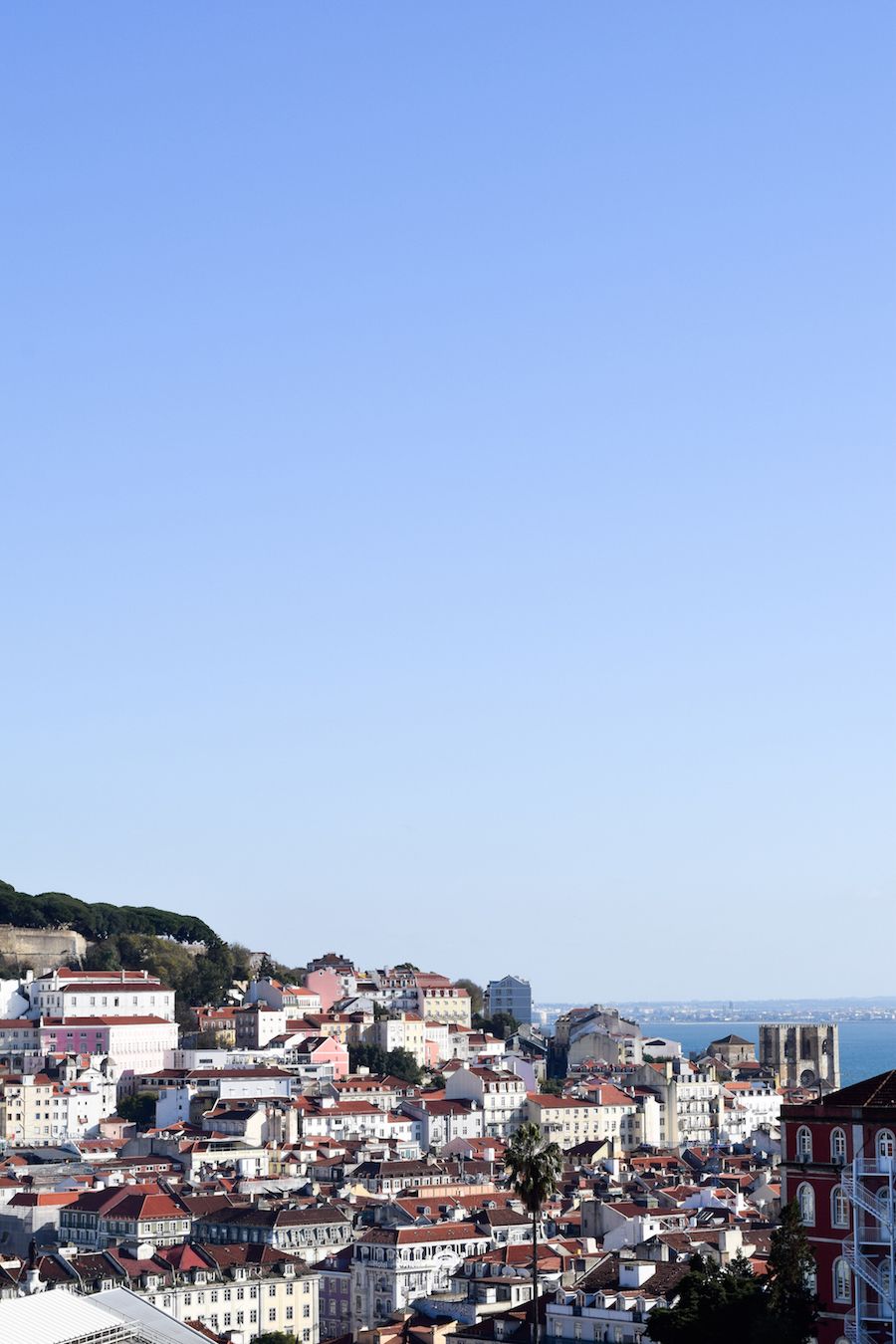 Miradouro de São Pedro de Alcântara : A beautiful look-out spot in Lisbon Portugal, you must go!