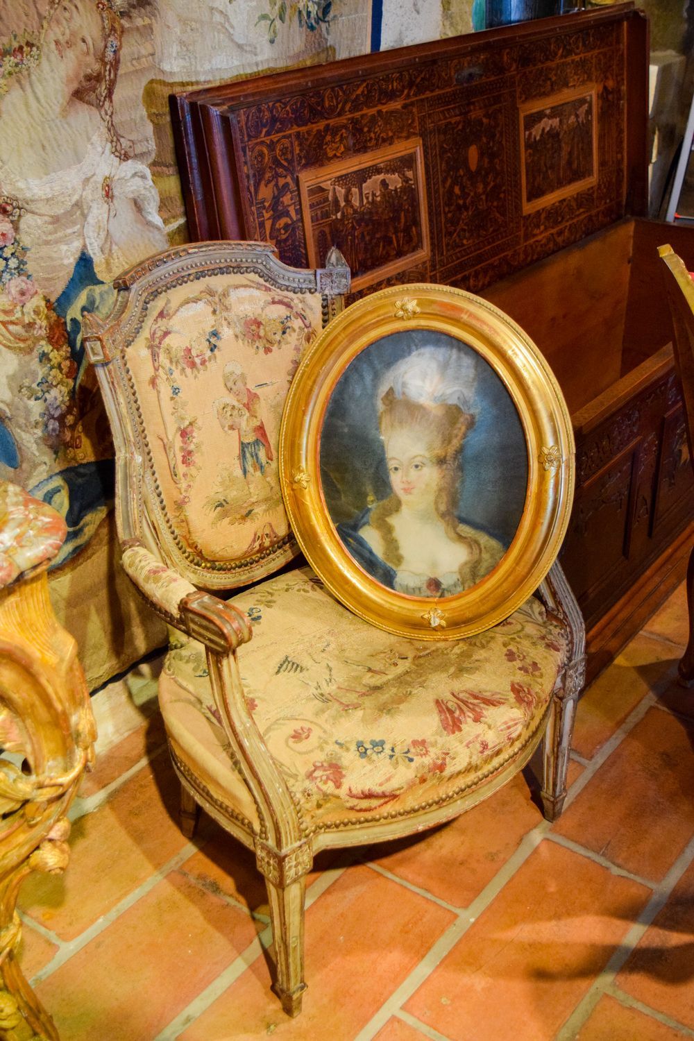 Antique Chair and Painting For Sale In L'Isle-Sur-La-Sorgue