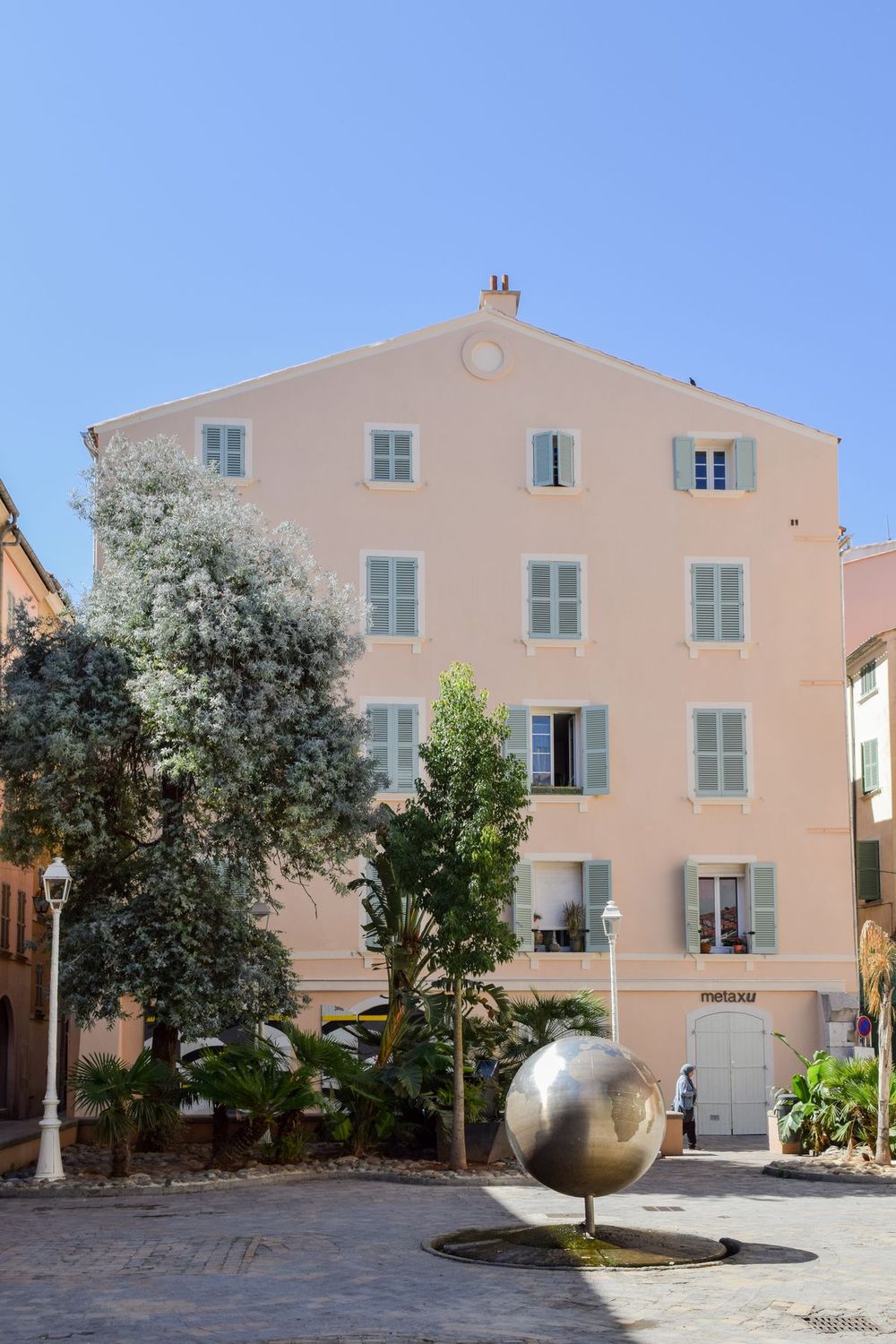 Passage du Globe in Old Town Toulon, France