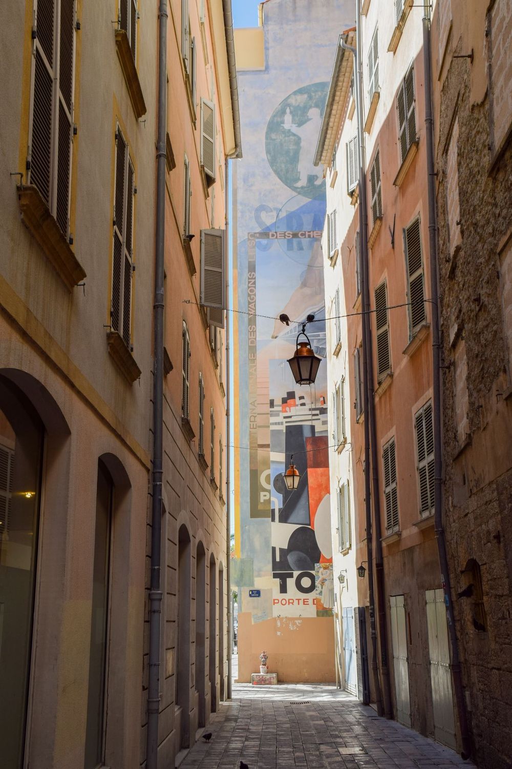 Enormous wall mural in Old Town Toulon, France