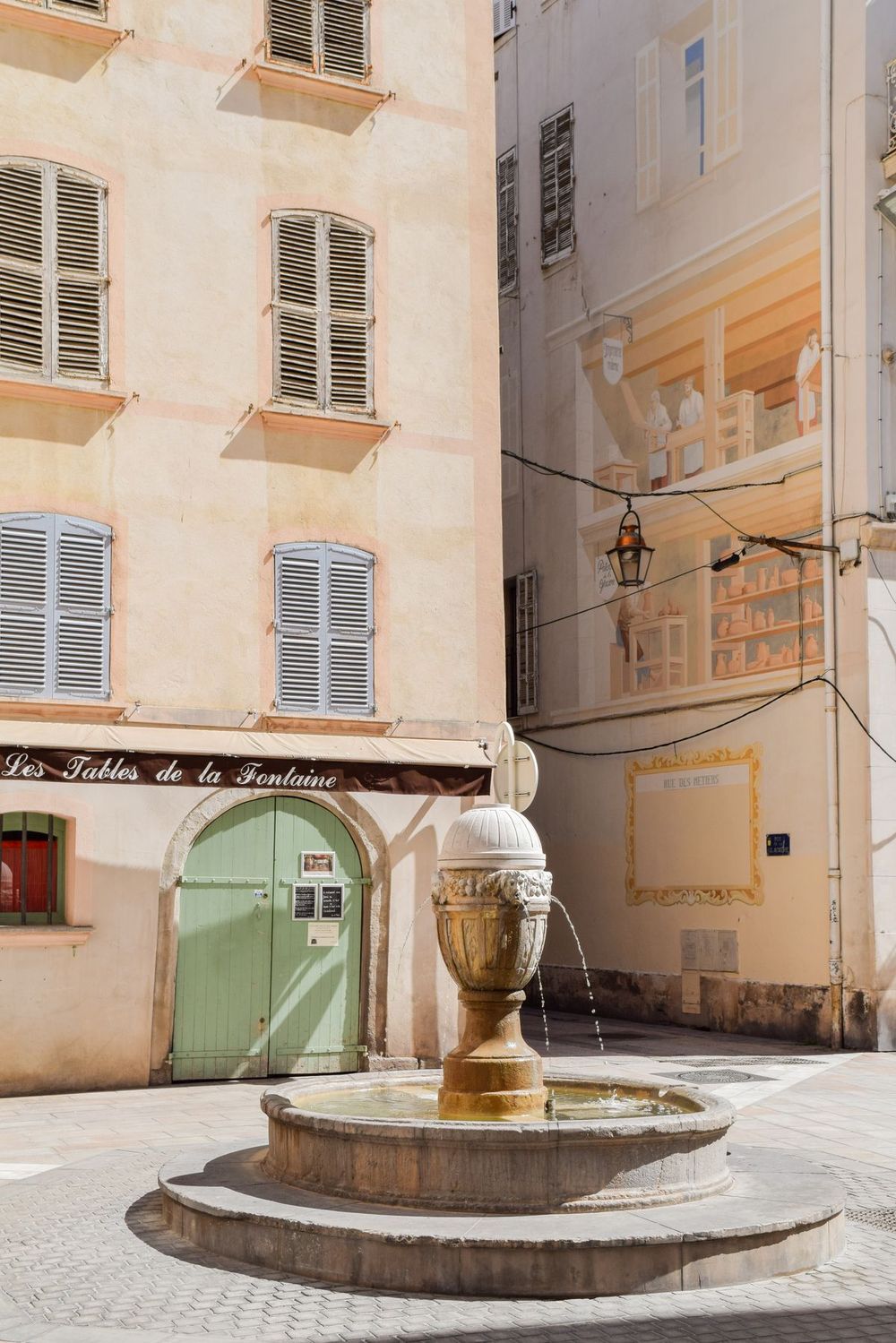 Trompe l'oeil Building near Les Tables de la Fontaine, Toulon, France