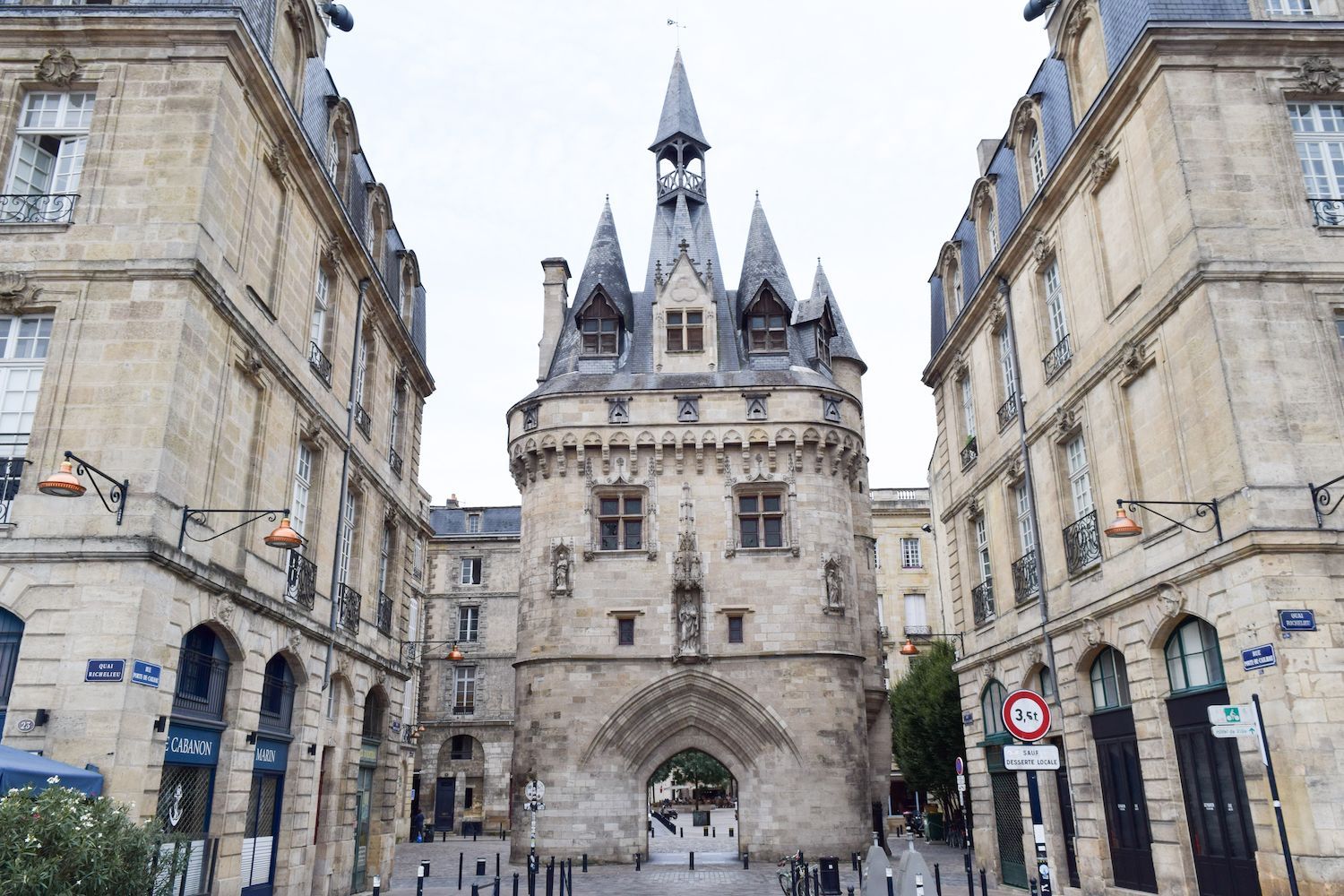 What to See in Bordeaux: Porte Cailhau Bordeaux