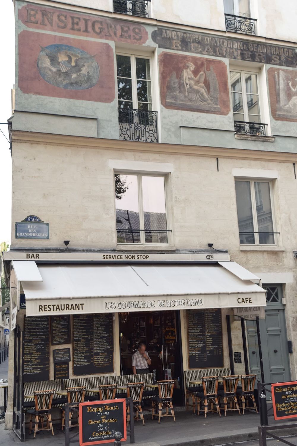 Les Gourmands de Notre Dame - Beautiful Building Façade in the Latin Quarter of Paris