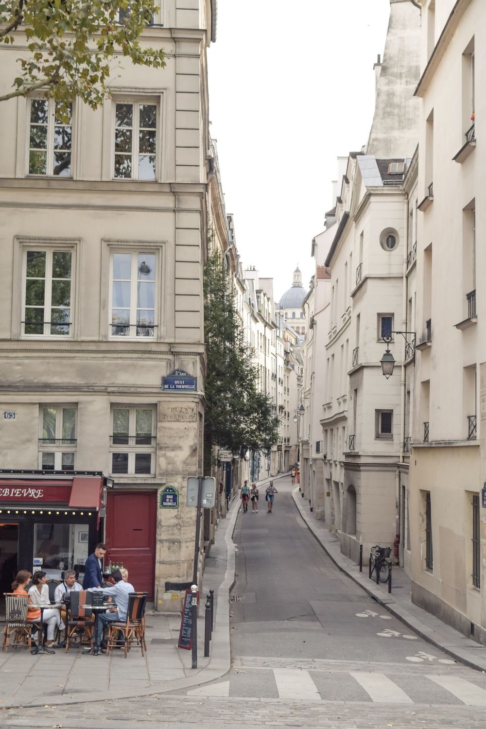 A narrow street in the 5th