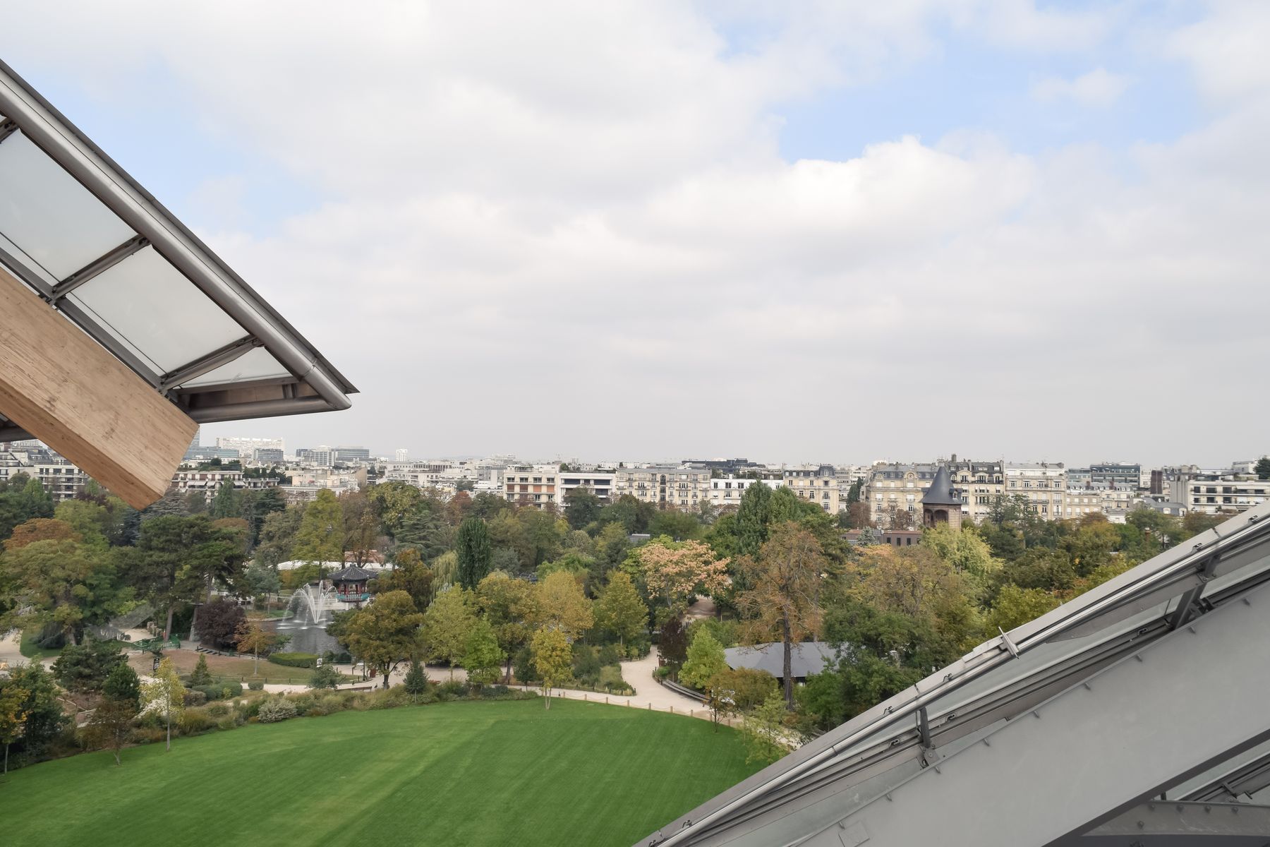 Fondation Louis Vuitton, Paris, France