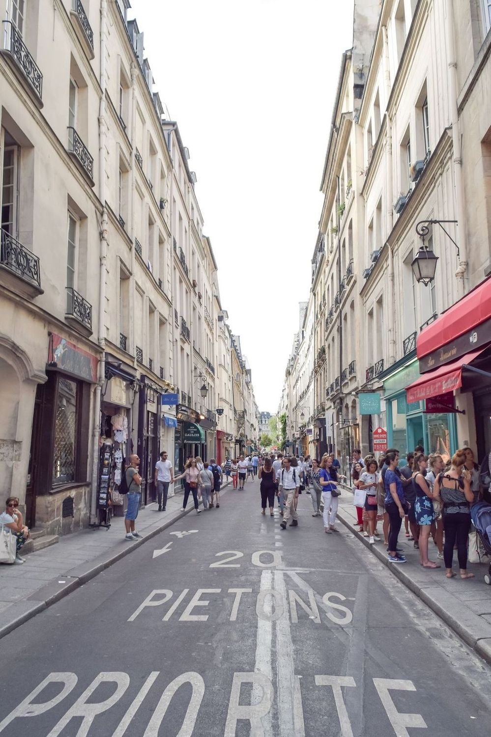 Visit and stroll on Ile Saint-Louis in Paris • Come to Paris