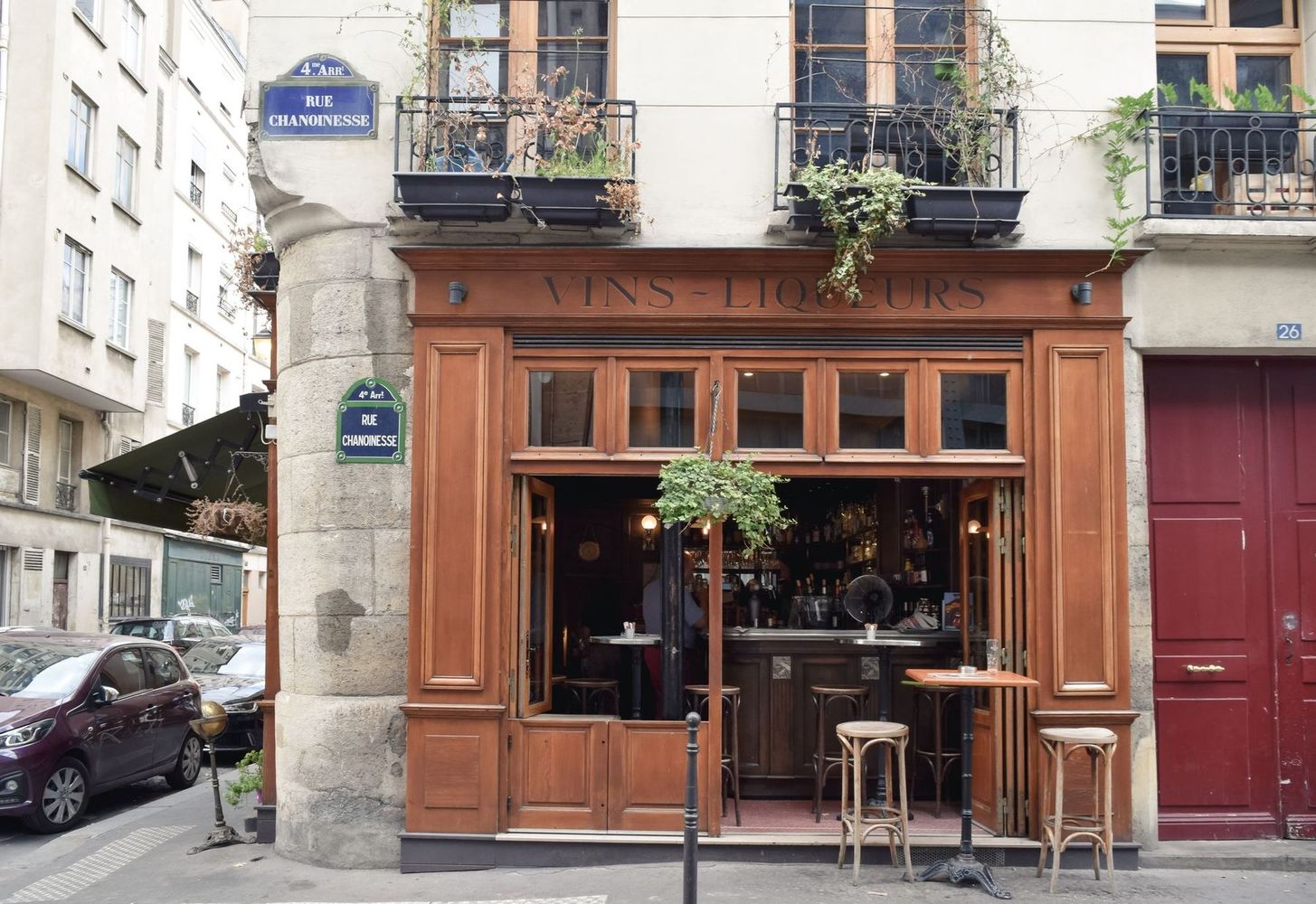 Small wine bar on Île de la Cité, Paris