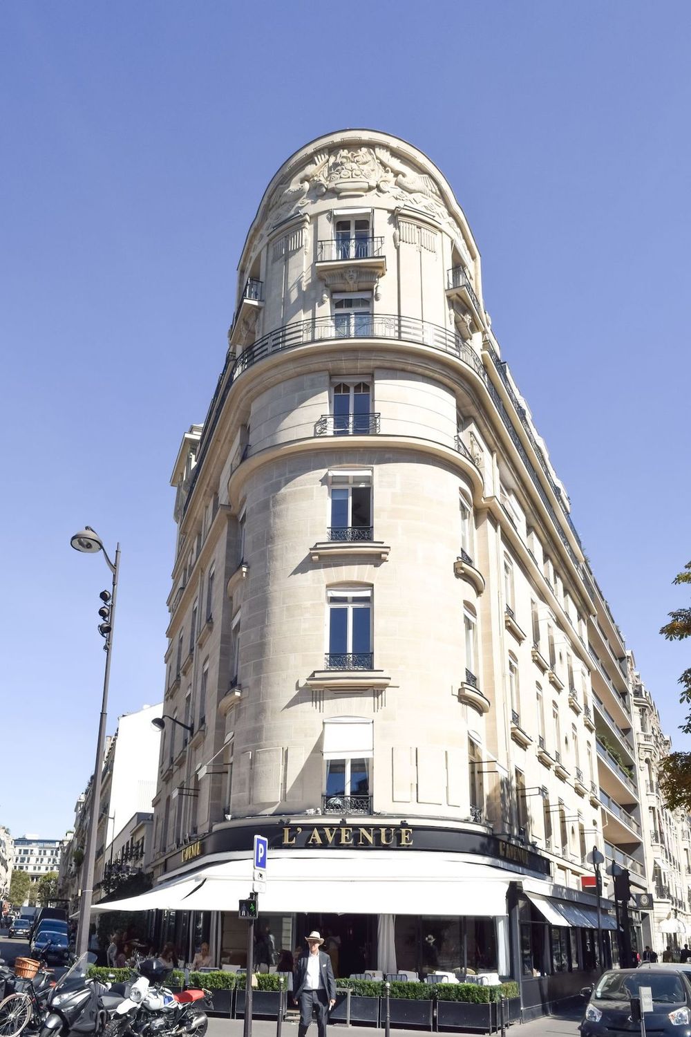 L'Avenue Restaurant On Avenue Montaigne, Paris