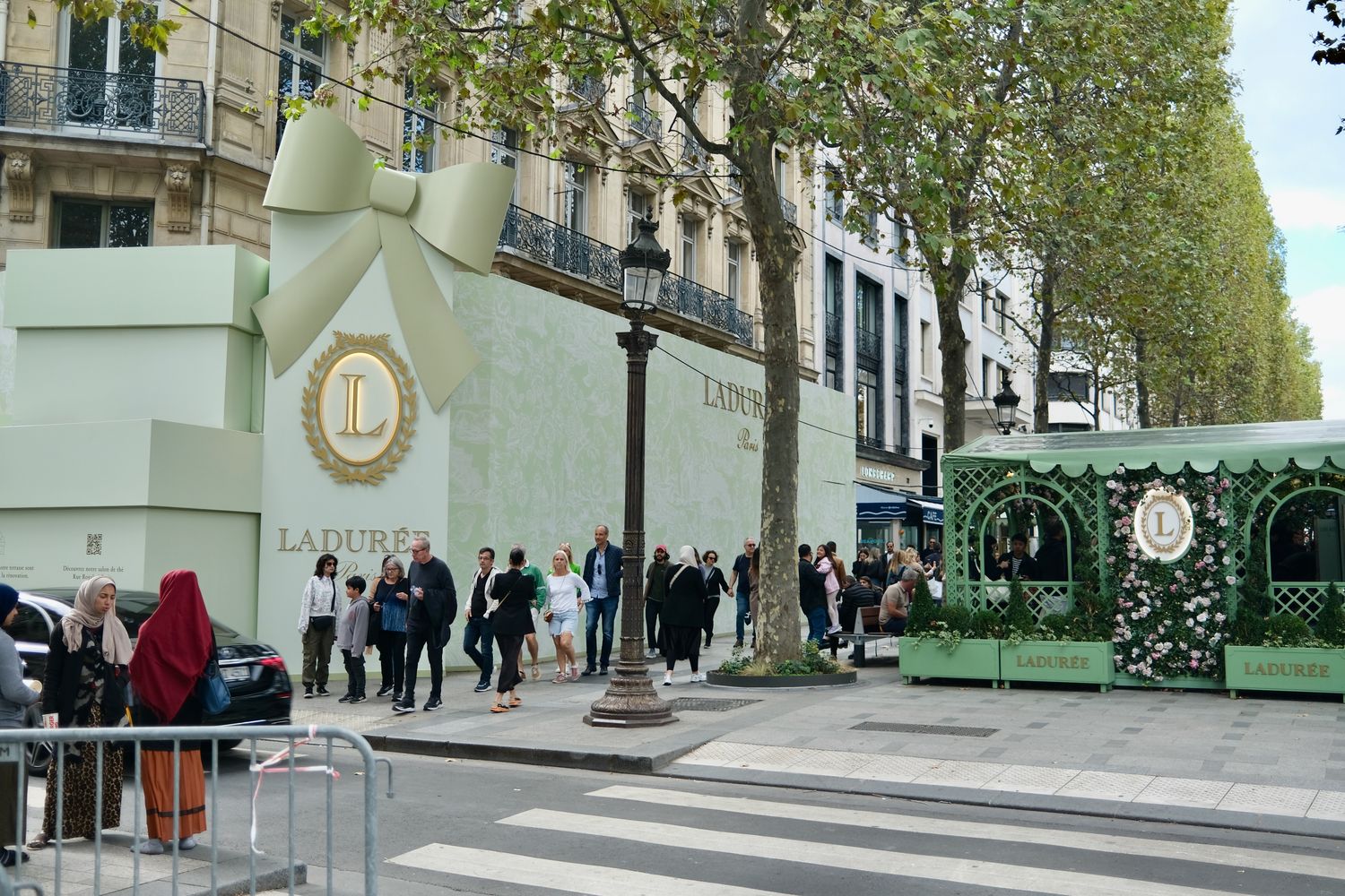 Laduree Champs Elysees Paris_DSCF3826