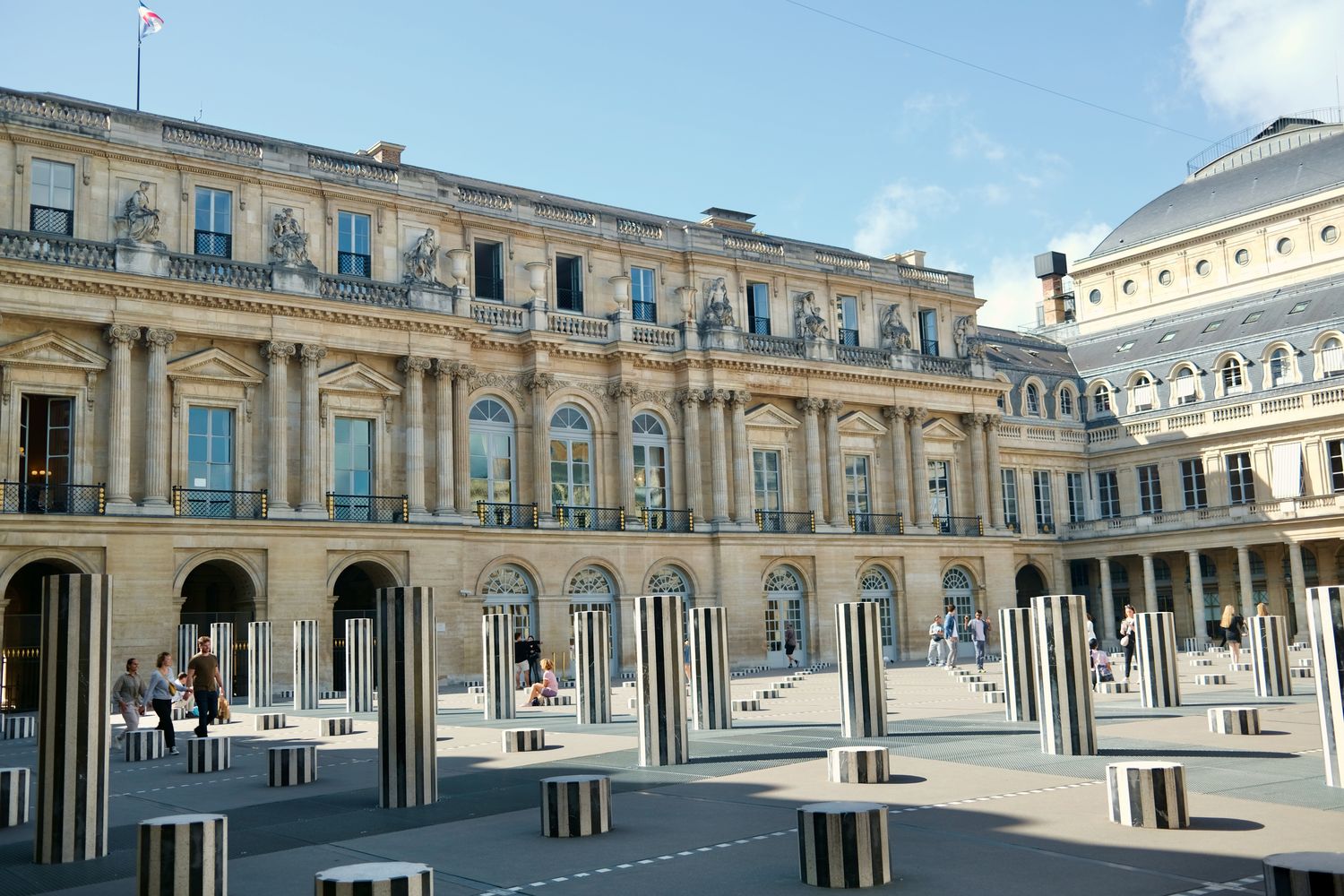 Les Colonnes de Buren Palais Royal Paris