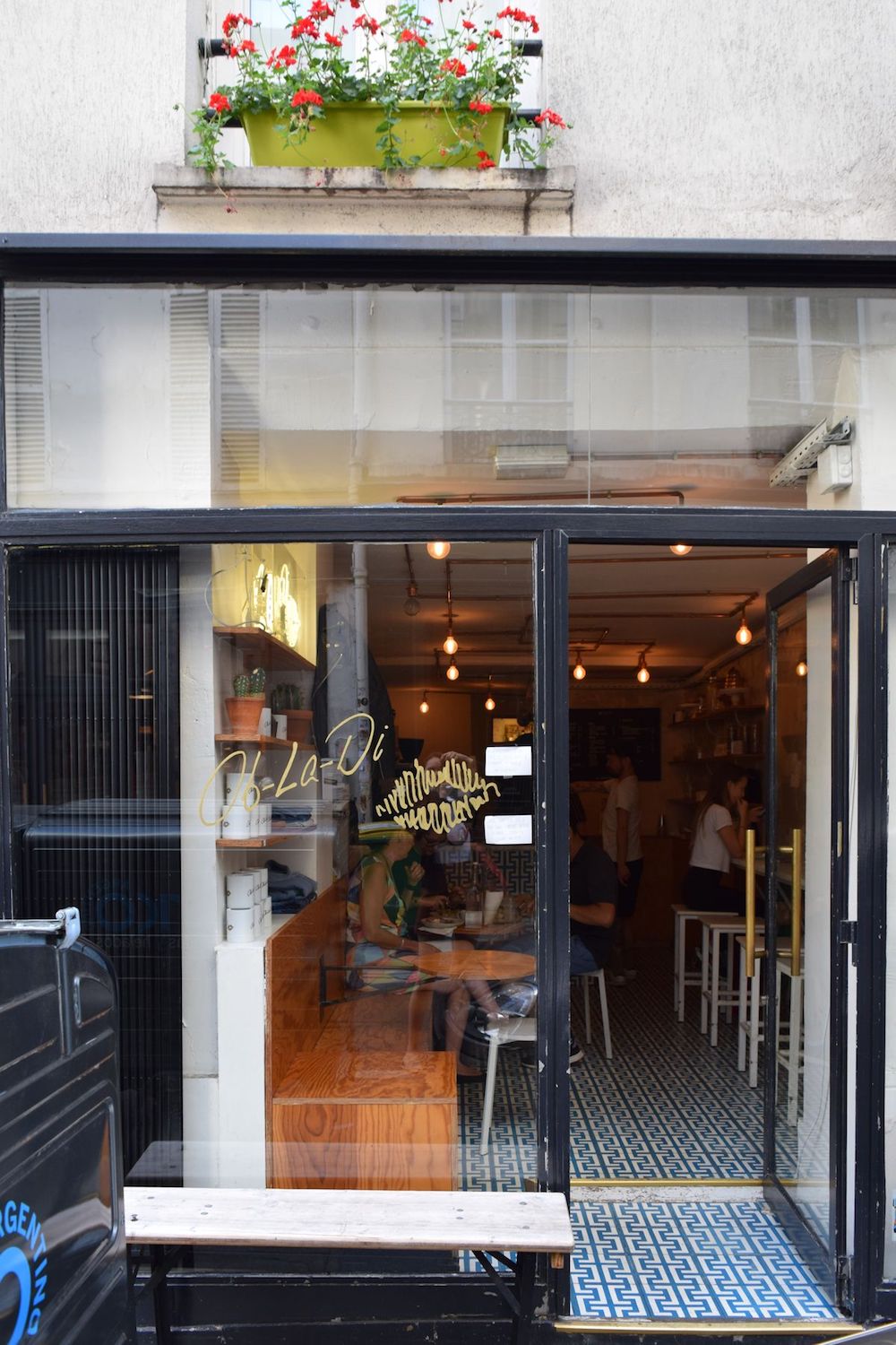 Ob La Di Café Storefront, Paris