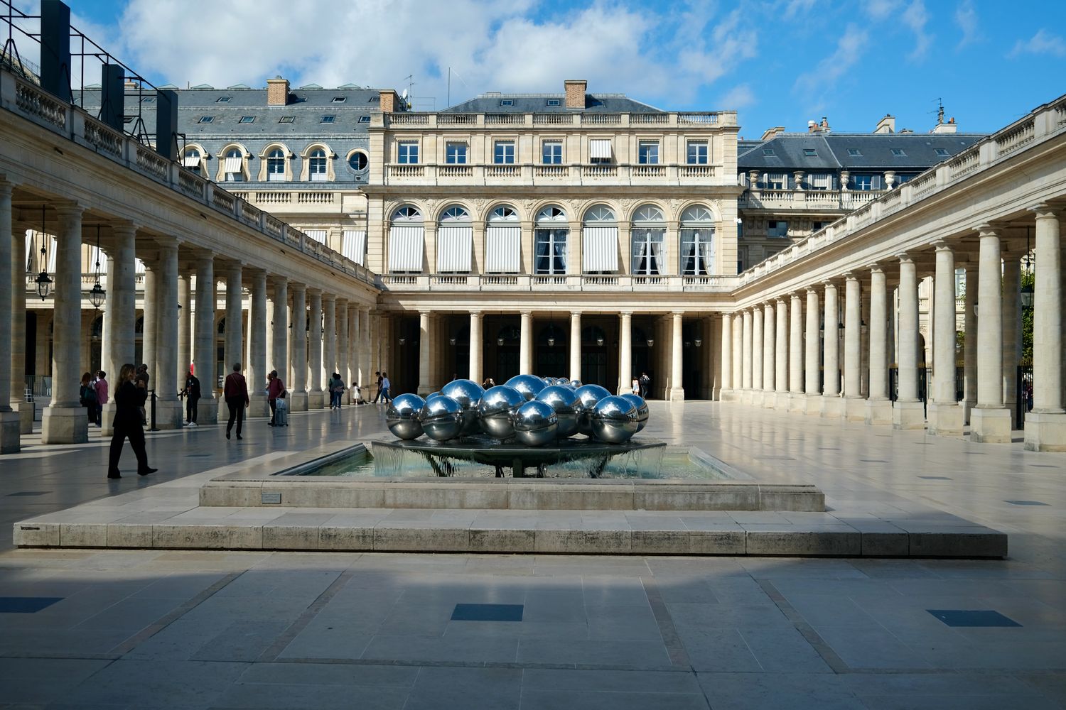 Palais Royal La Fontaine des Spheres Pol Bury Paris_DSCF3263