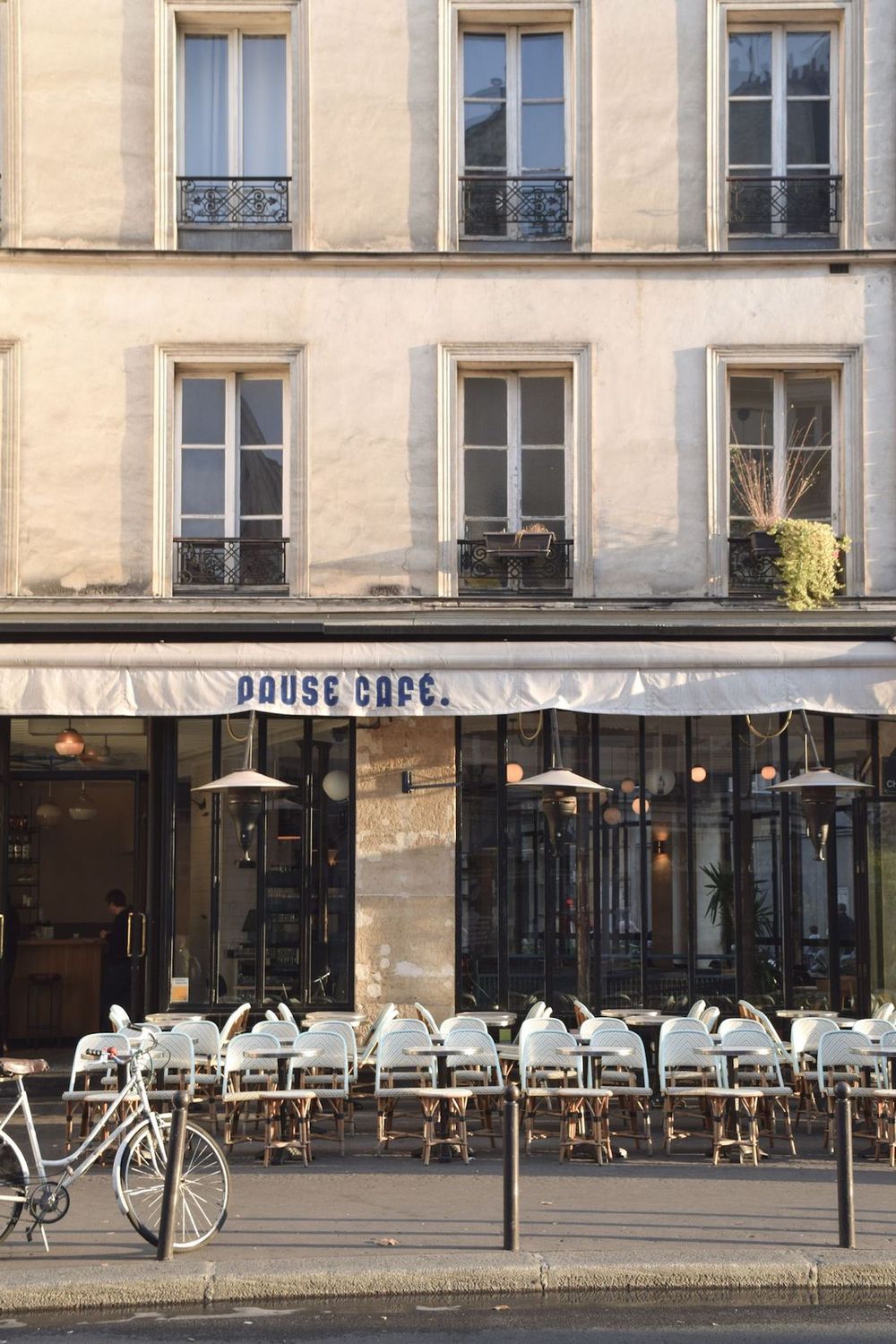 Pause Café, Paris