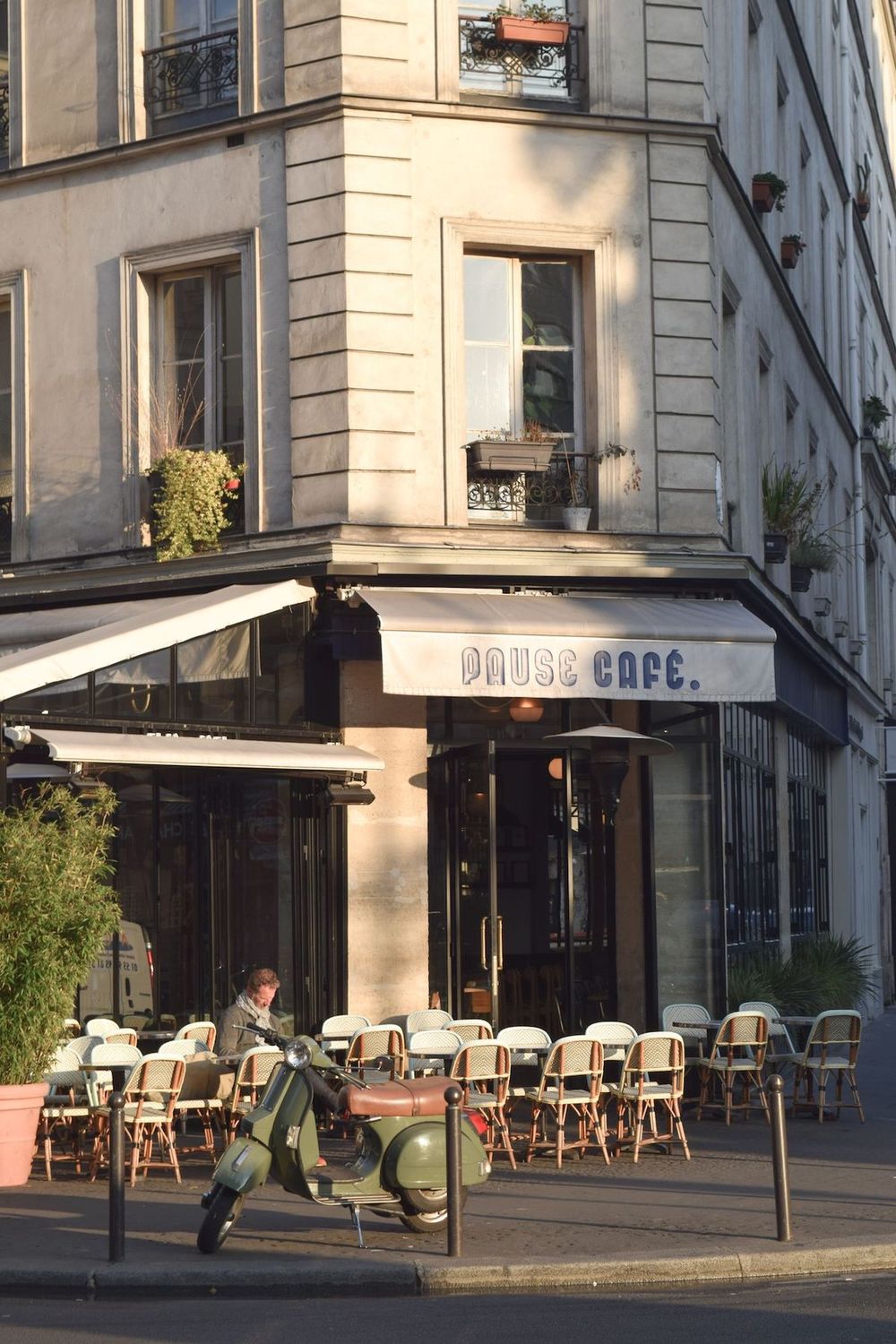 Pause Café, Paris