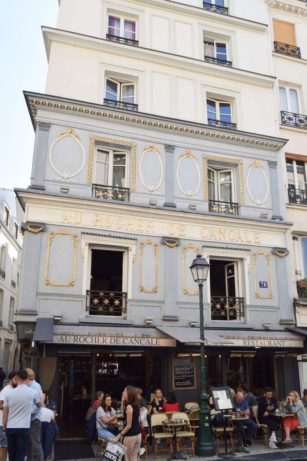 Au Rocher De Cancale, Rue Montorgueil, Paris