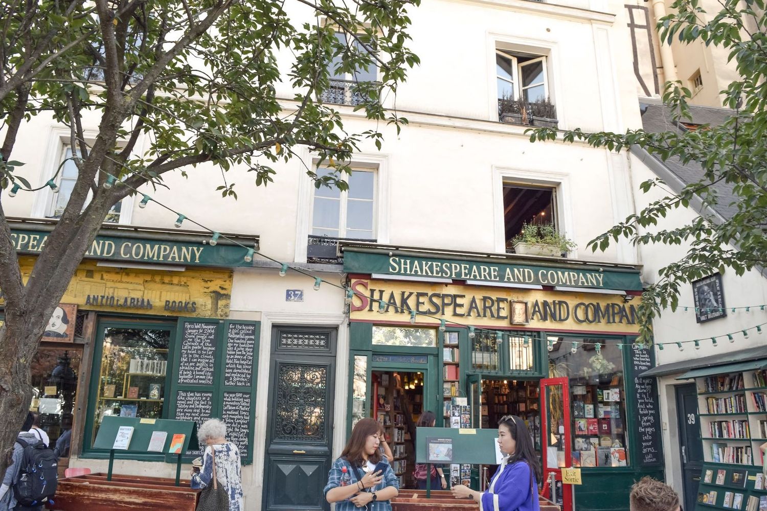 Shakespeare & Company  Shopping in Quartier latin, Paris