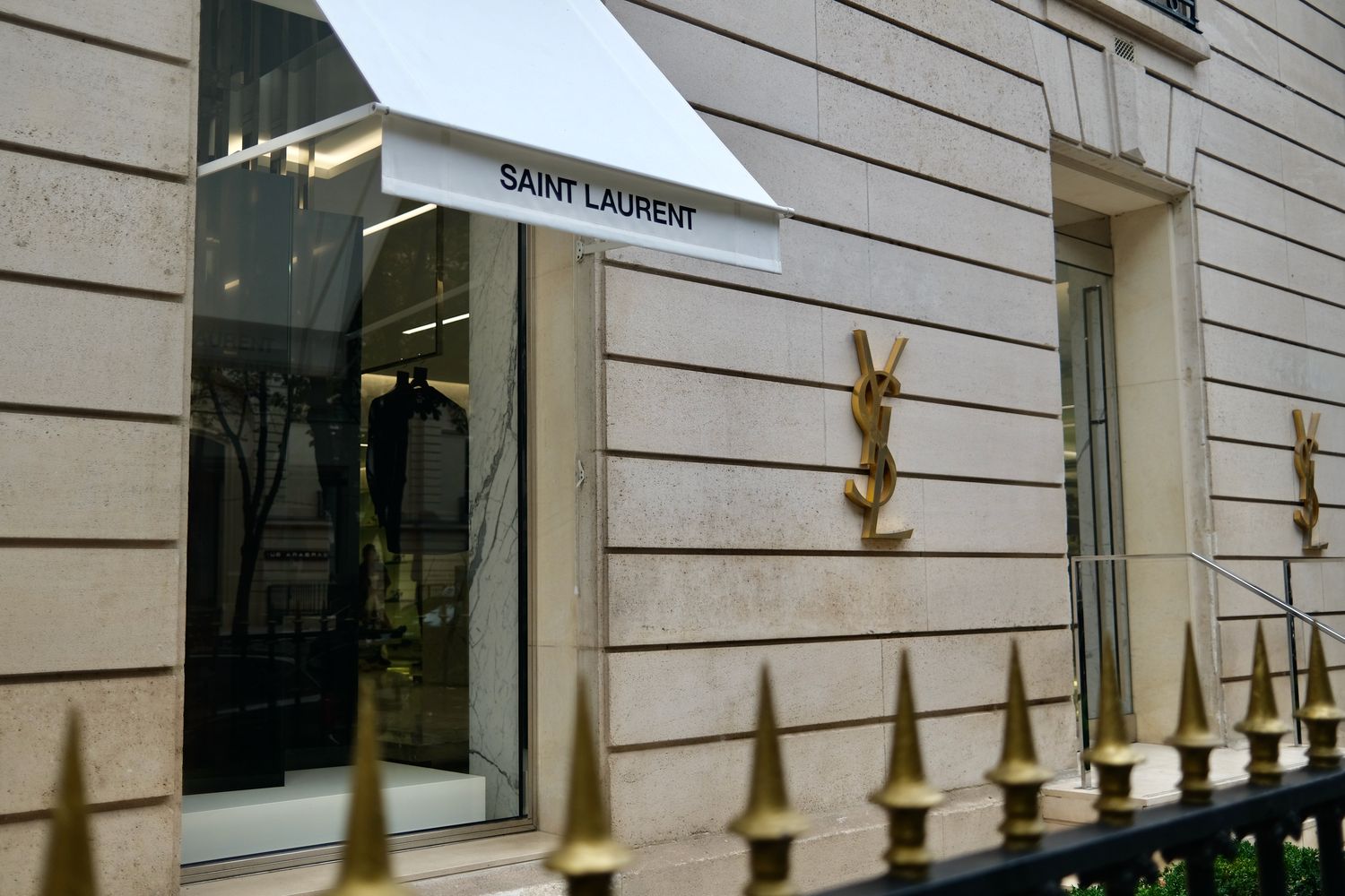 YSL Avenue Montaigne Paris_DSCF3756