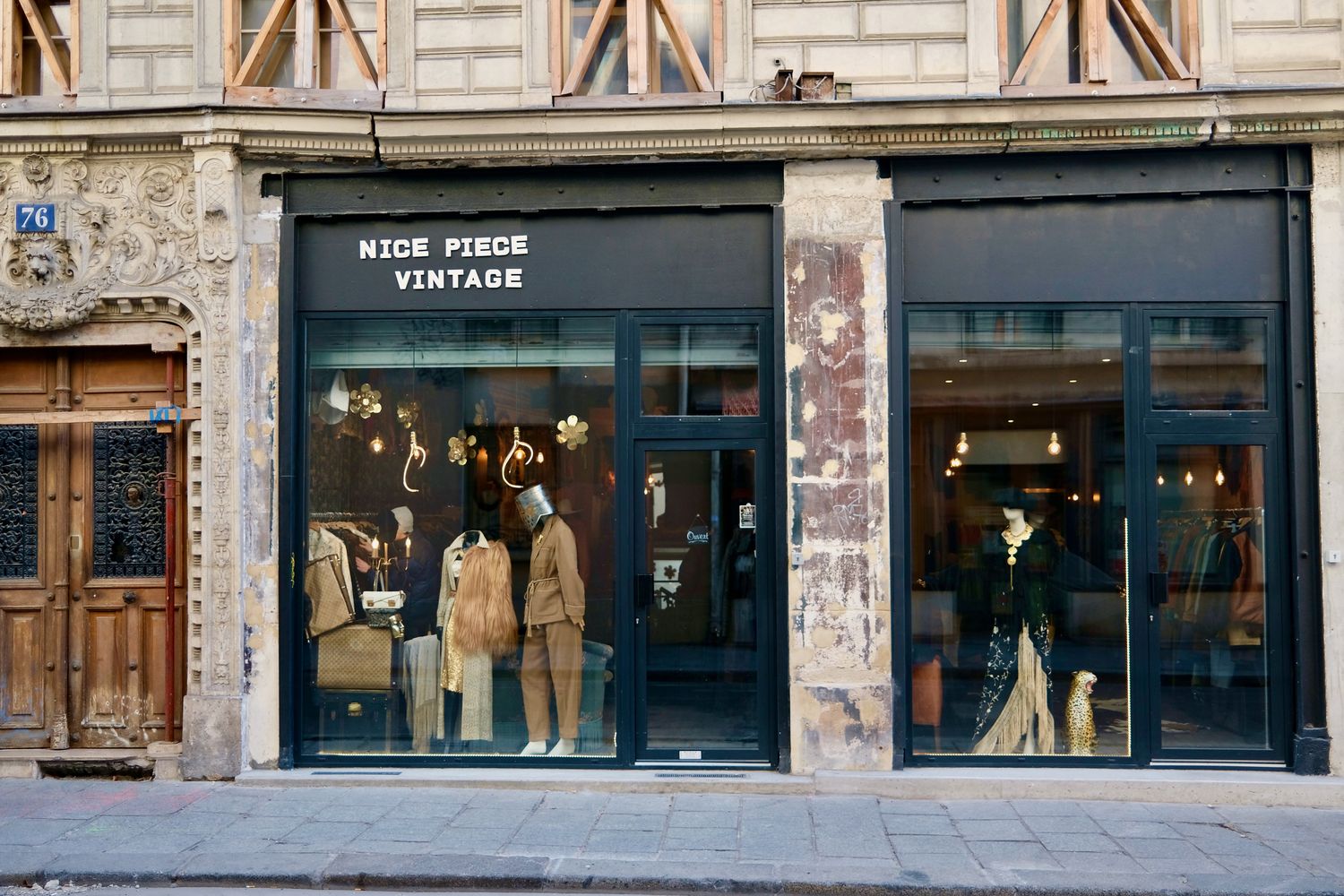 Nice piece vintage shop paris france Marais