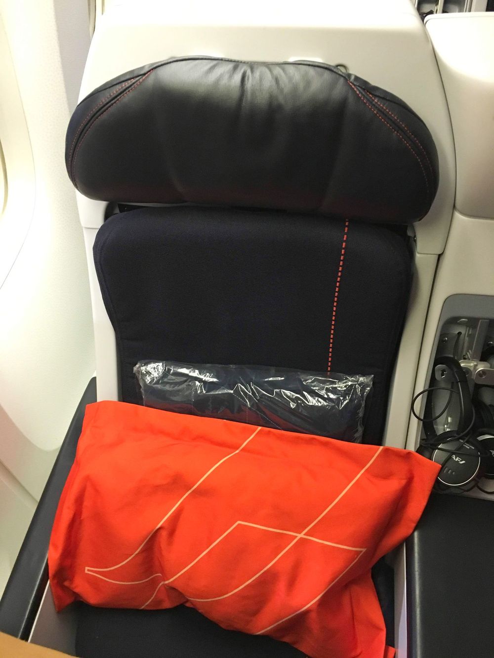 Air France Upgrade Seat with Miles, Bid, Cash and La Première