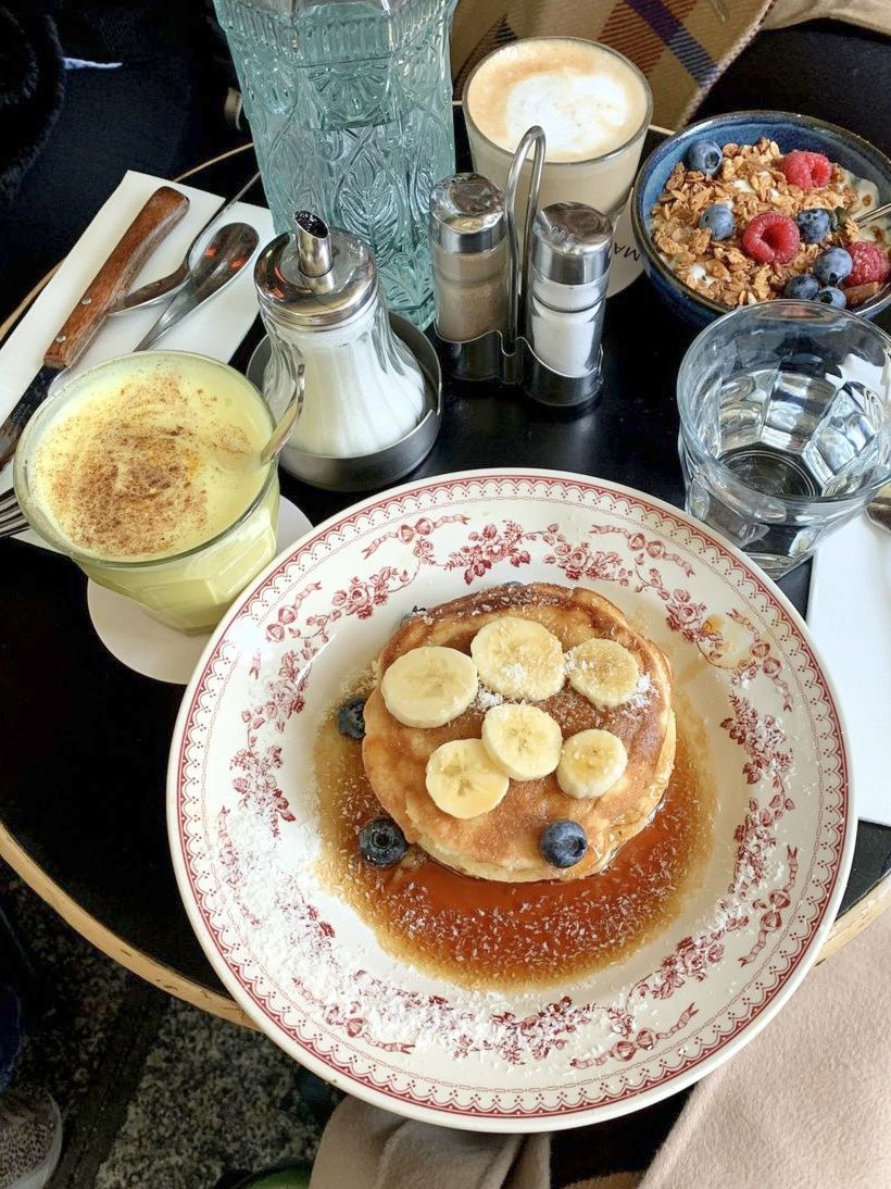 Banana pancakes brunch with a golden latte, Maison Sauvage, Paris