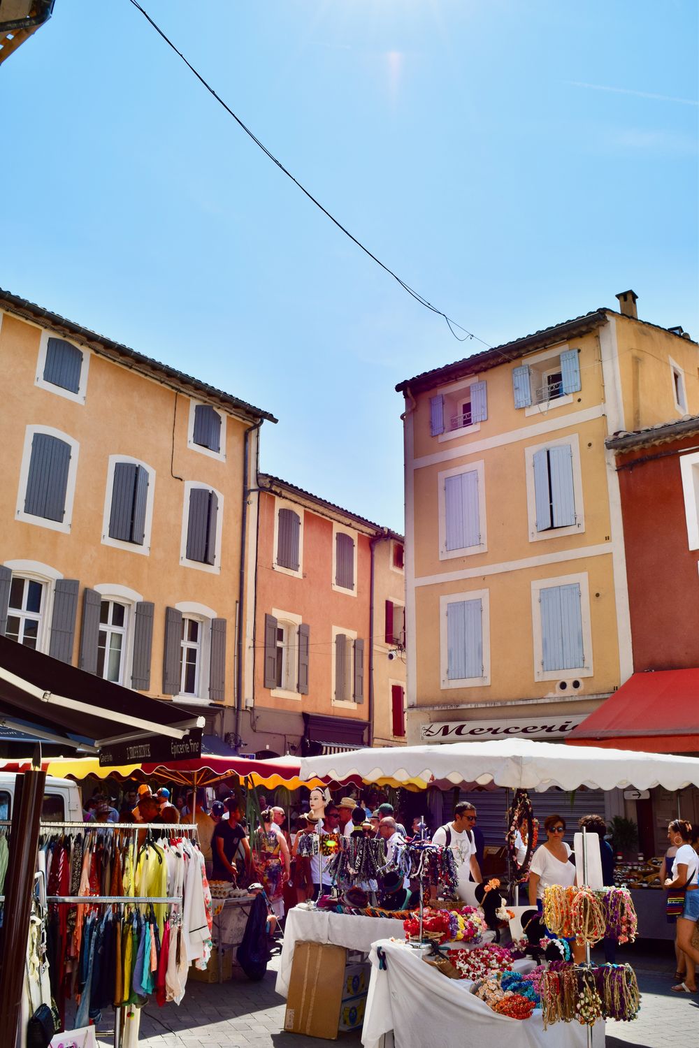 L’Isle-sur-la-Sorgue Antique Market - Best Small Towns in Provence to Visit