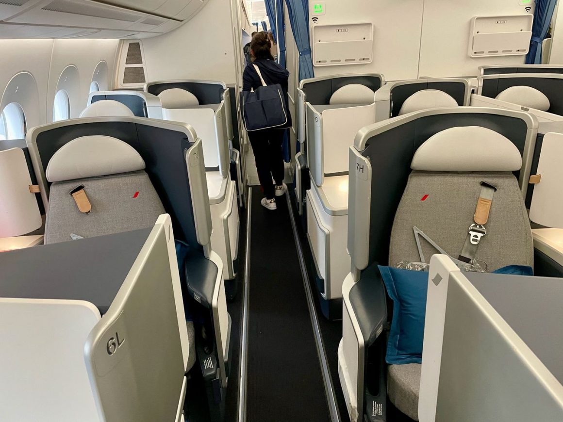 Review: Air France A350 - Business Class - Toronto - Paris