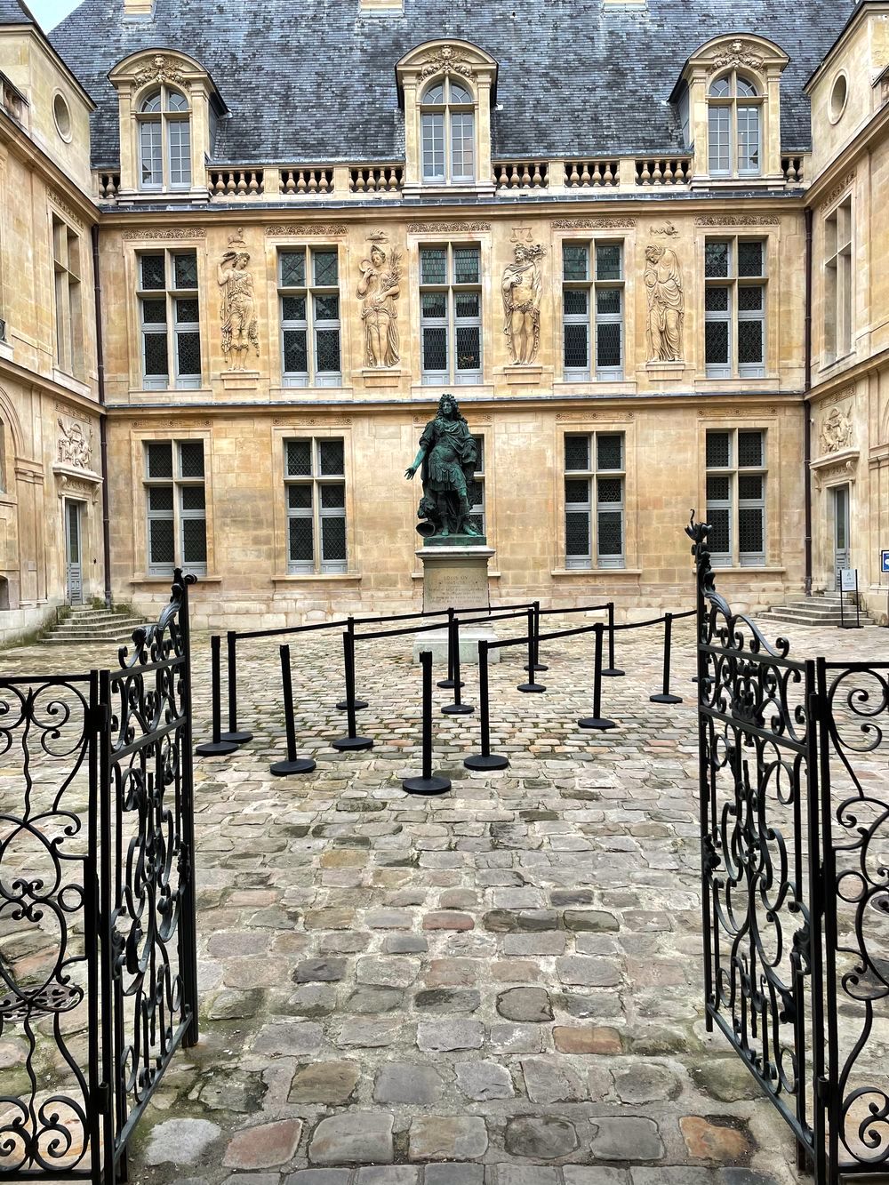 Oldest Places in Paris - Musée Carnavalet entrance