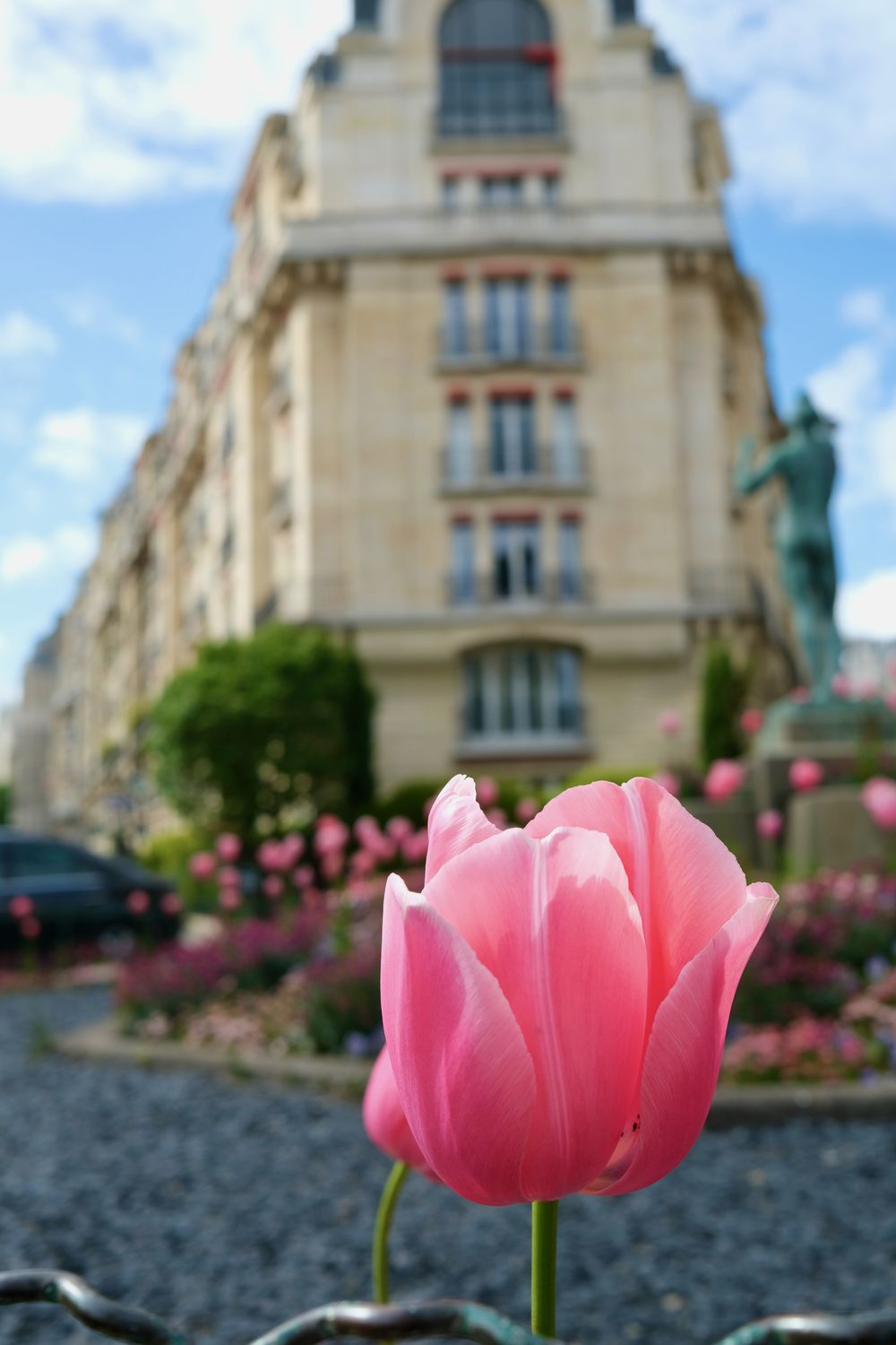 File:Place Rodin, Paris 16e 1.jpg - Wikimedia Commons