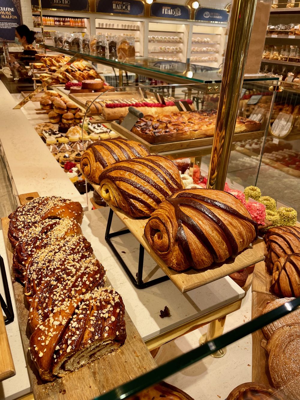 must visit boulangerie paris