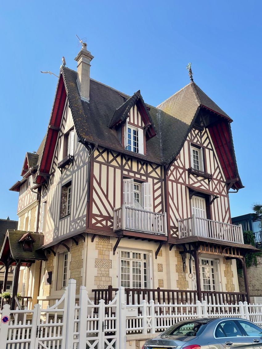 Louis Vuitton boutique in Deauville  Beautiful places to travel, Deauville  france, Louis vuitton store