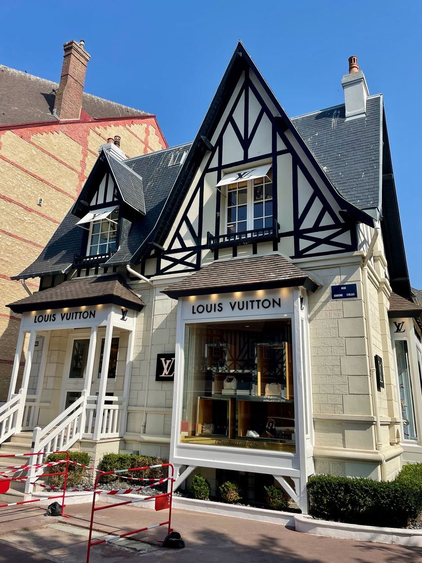 DEAUVILLE, FRANCE - September 06, 2017: Louis Vuitton store building in  Deauville town, French fashion house and luxury retail company founded in  1854 Stock Photo - Alamy