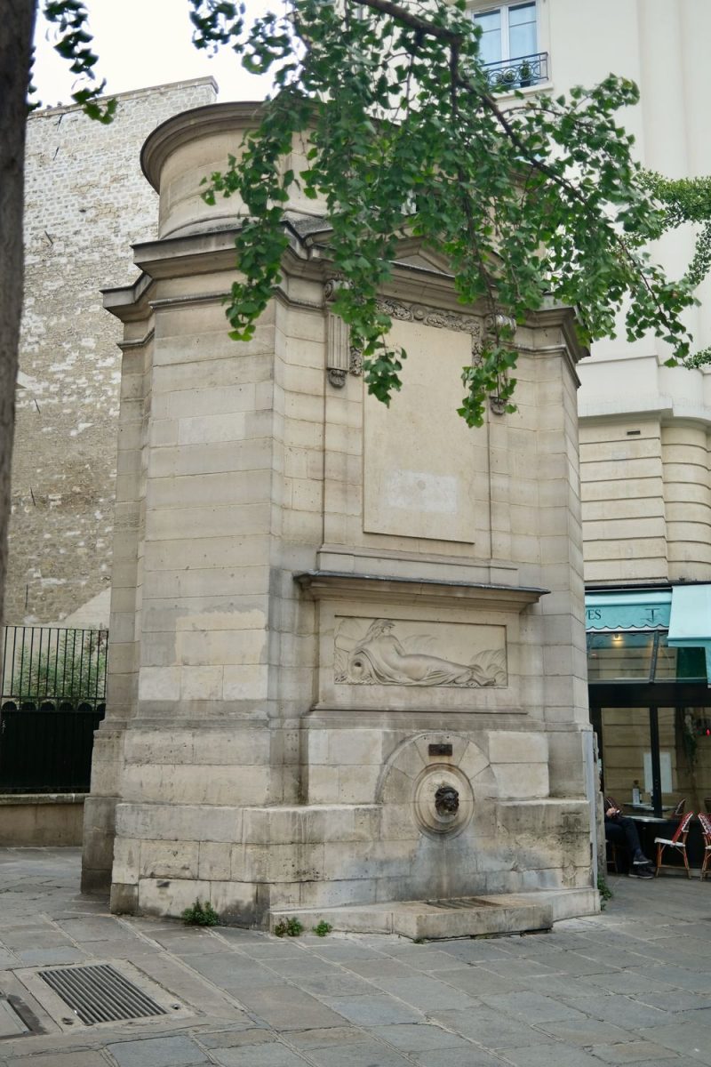 Fontaine des Haudriettes: a small fountain in Paris’ 3rd district