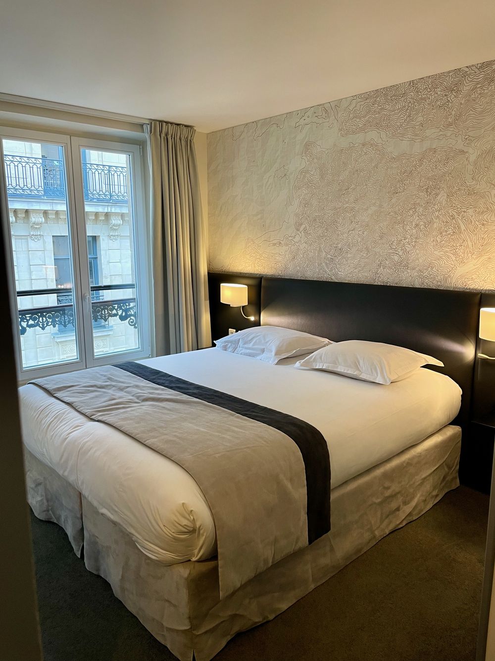 Hotel Queen Mary Paris Review 1
