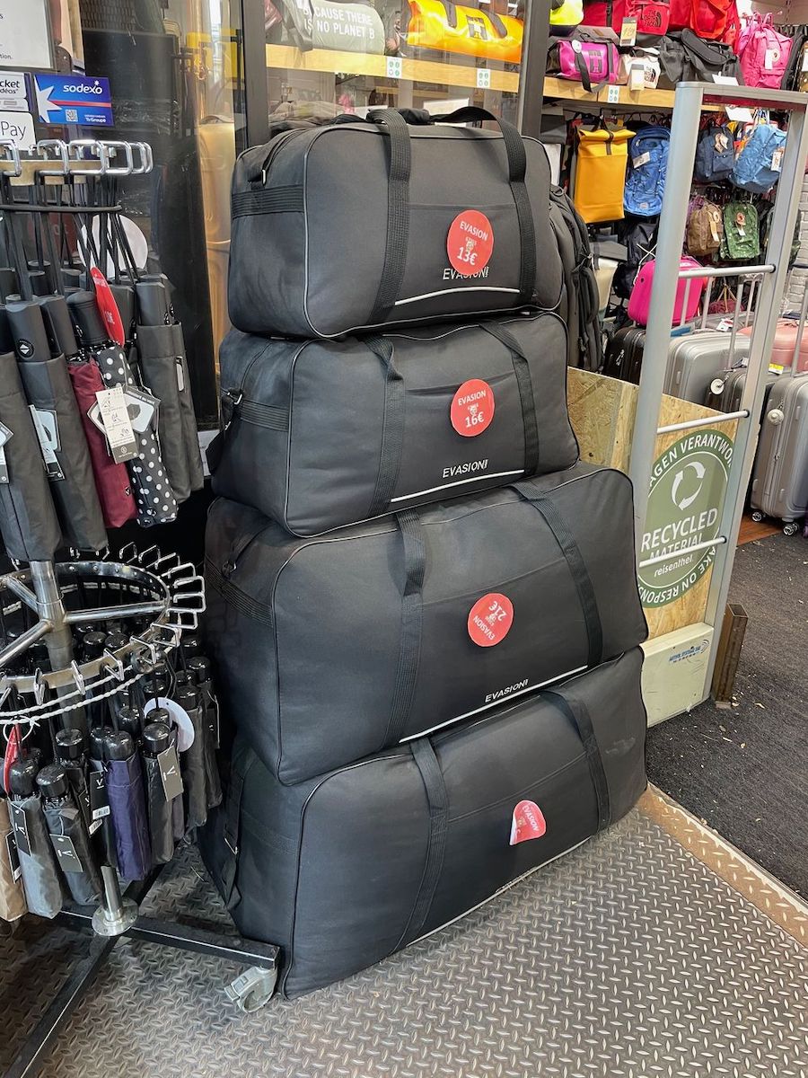 Buy Cheap Luggage in paris IMG_8915