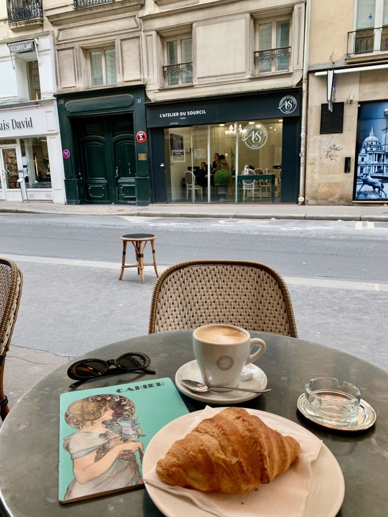 How Do Cafés Work in Paris?
