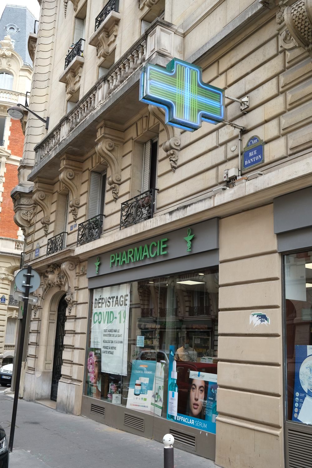Pharmacies in France_DSCF1185