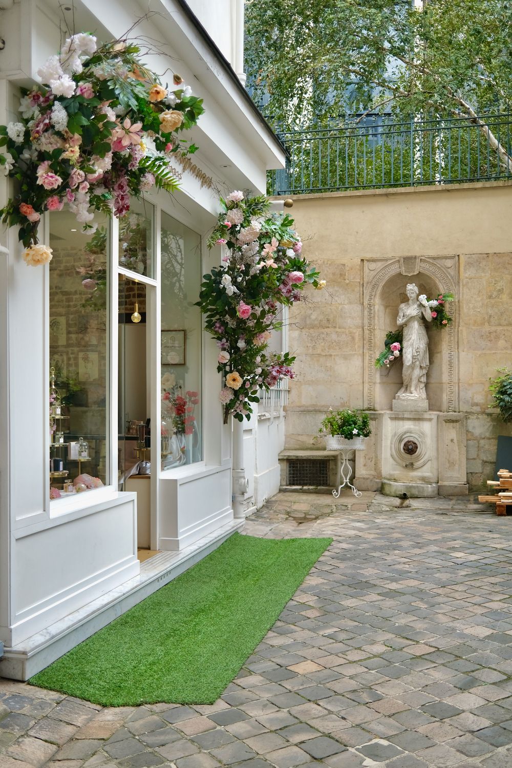 Flower Shop Rue du Faubourg Saint-Honore Paris_DSCF3732