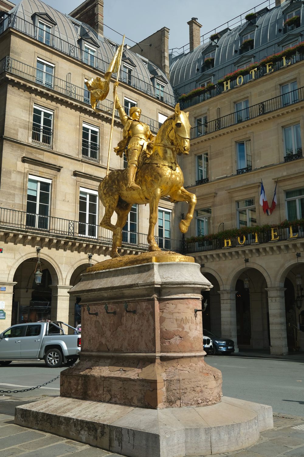 Jeanne D'Arc Statue Paris Emmanuel Frémiet