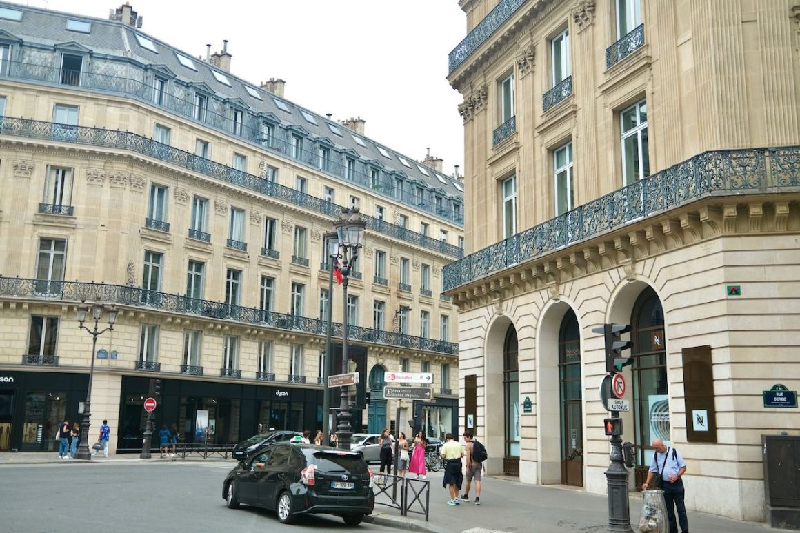 Opera district Paris_DSCF3164