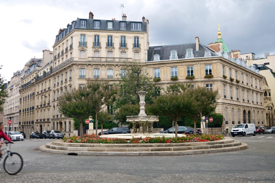 Place François 1er Paris_DSCF3765