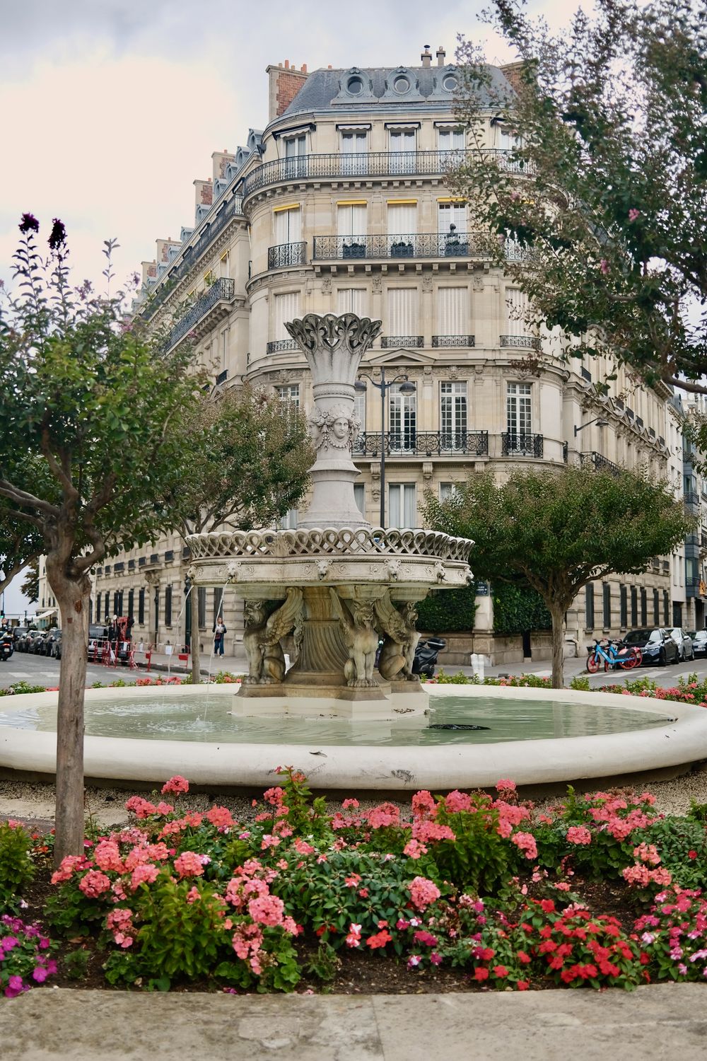 Place François 1er Paris_DSCF3773