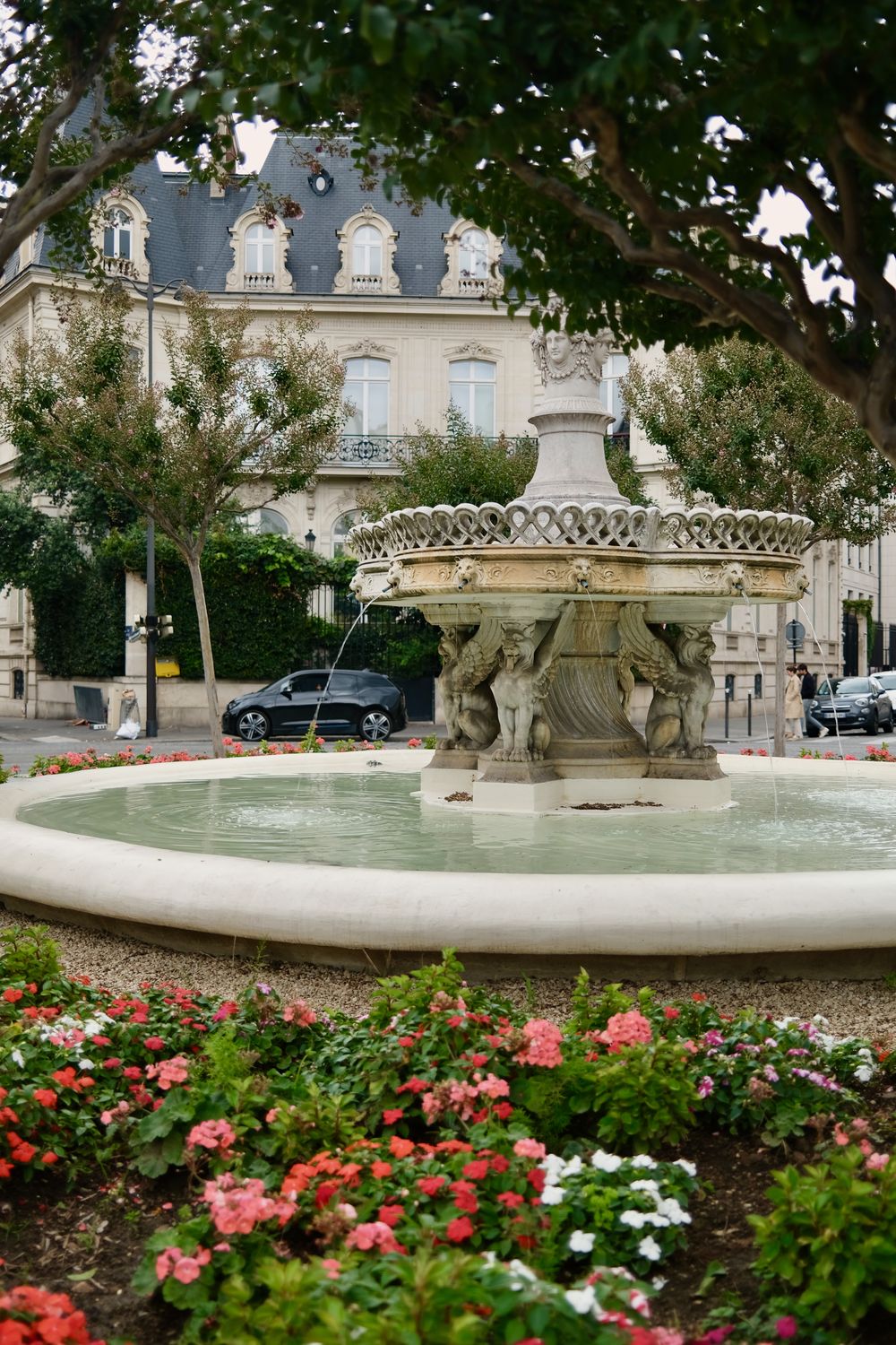 Place François 1er Paris_DSCF3776