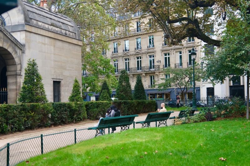 Square Louis XVI: a Royal Park in Paris