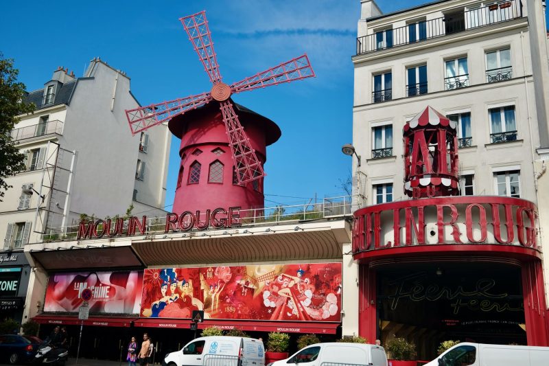 How to Visit Moulin Rouge, the iconic Cabaret Theater in Paris