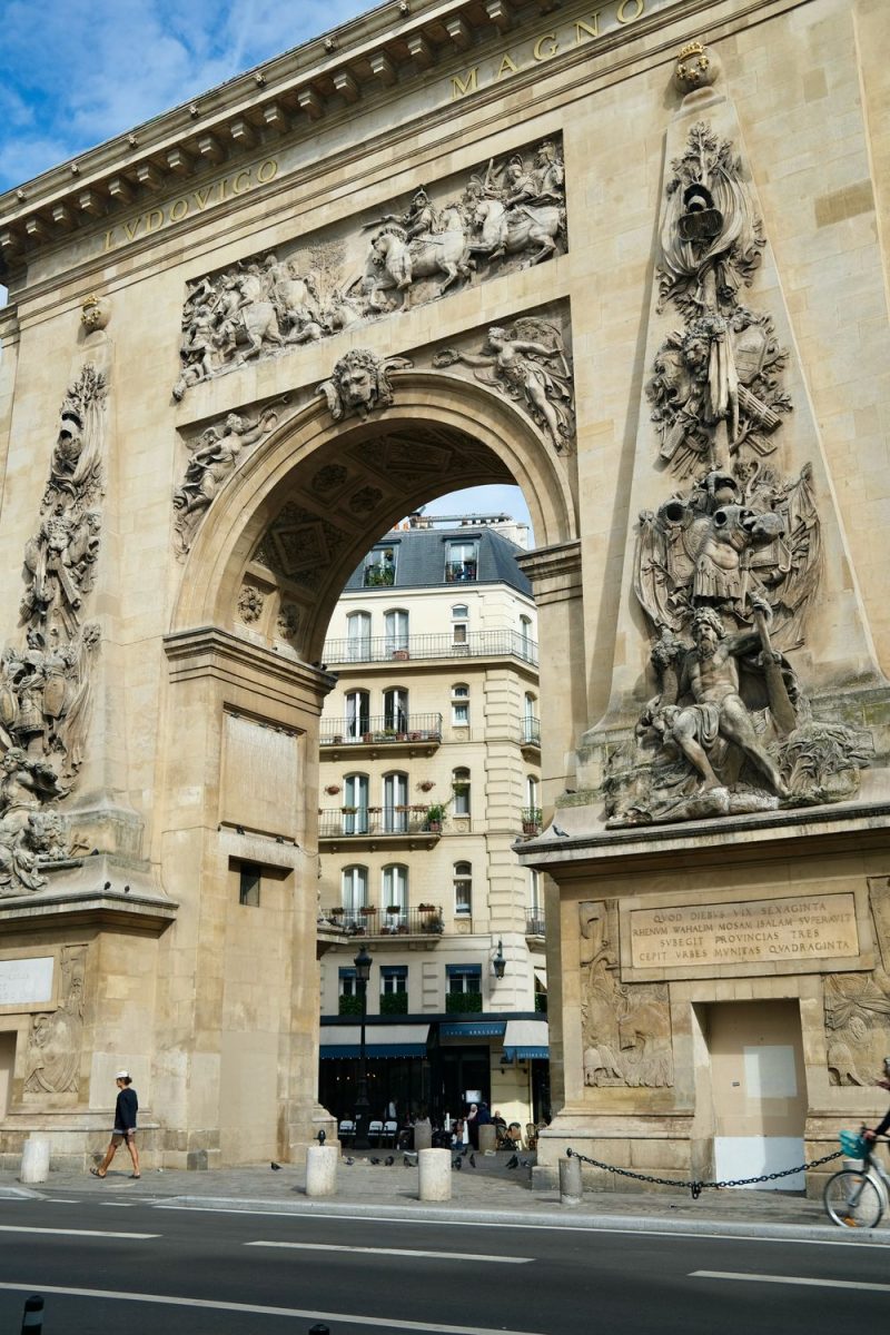 Porte Saint-Denis: a Royal Entrance Arch at the Former City Limit of Paris